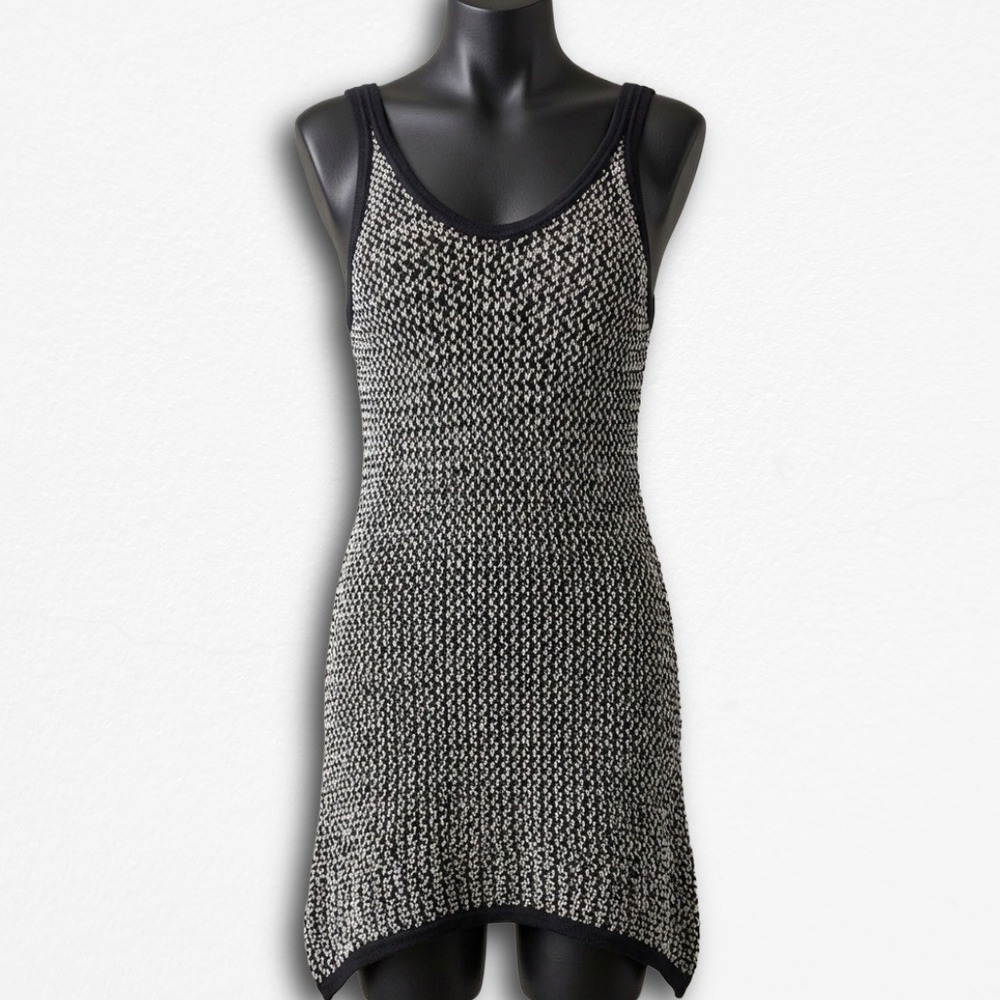In Style Women Black White Knit Sleeveless Tunic Tank‎ Top Sharkbite Hem Size L